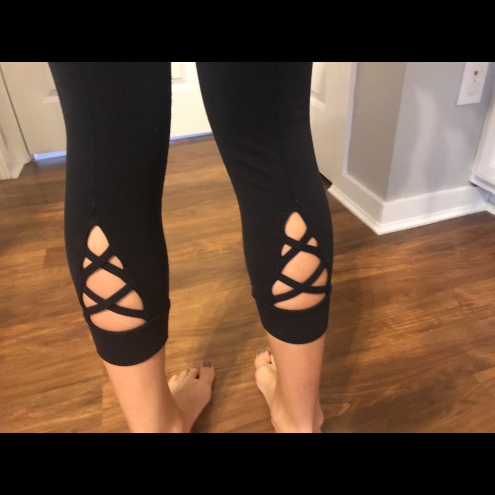 Athlete Women’s Cropped Black Leggings
